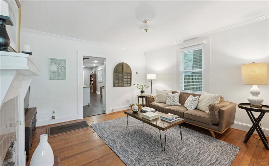 613 Glenwood Place SE