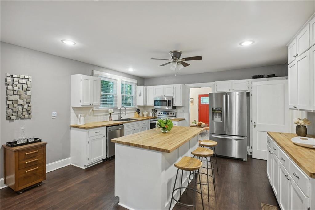 613 Glenwood Place SE