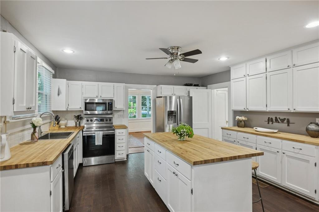 613 Glenwood Place SE