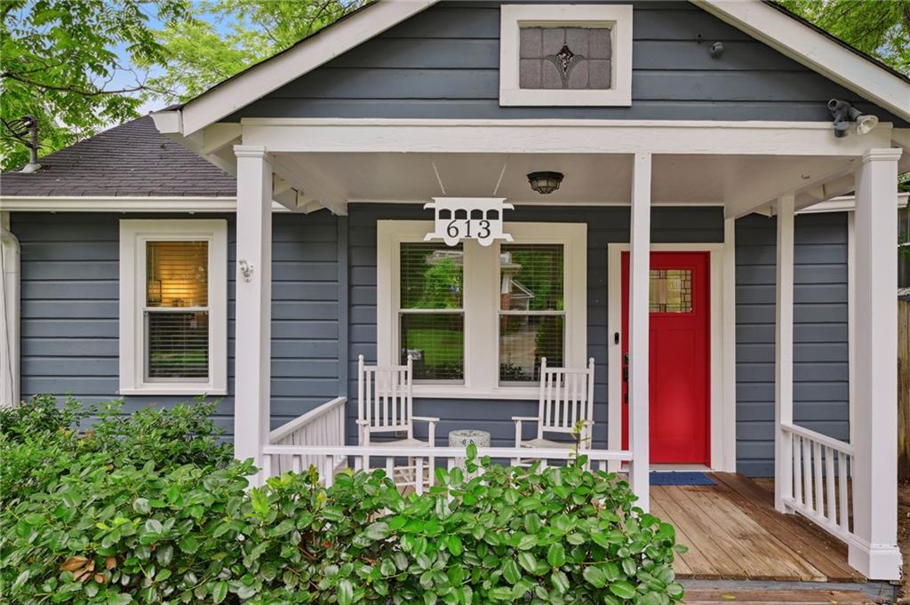 613 Glenwood Place SE