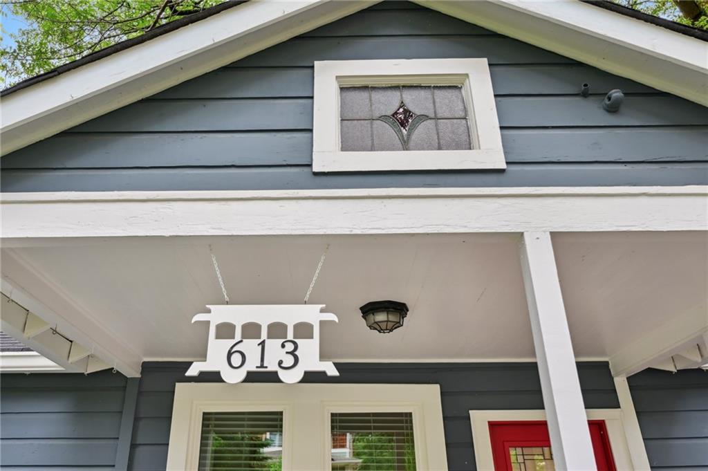 613 Glenwood Place SE