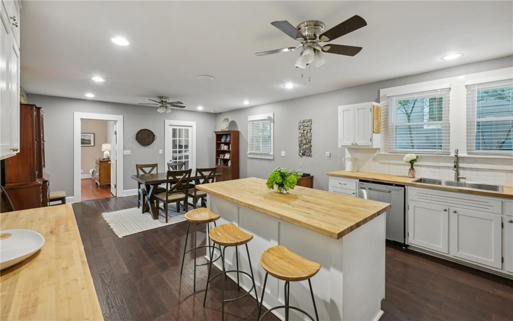 613 Glenwood Place SE