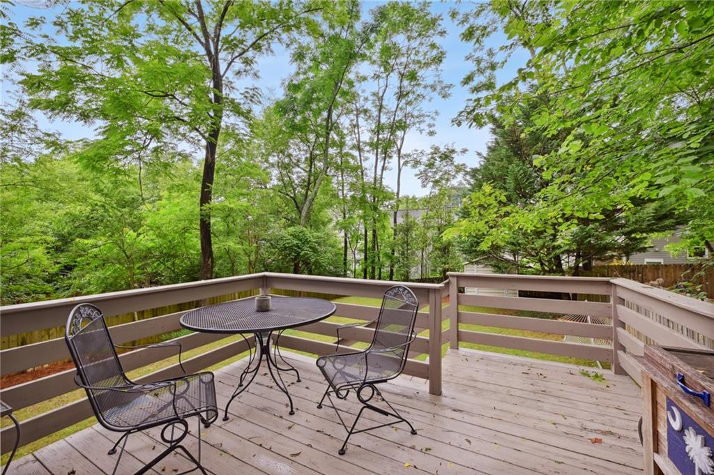 613 Glenwood Place SE