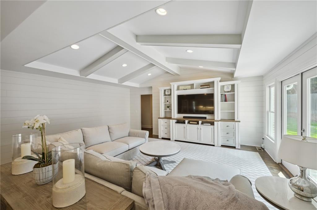 2867 Sequoyah Drive NW