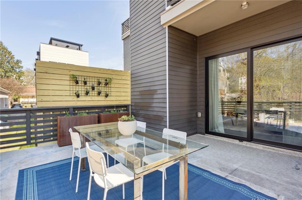 144 Sampson Street NE