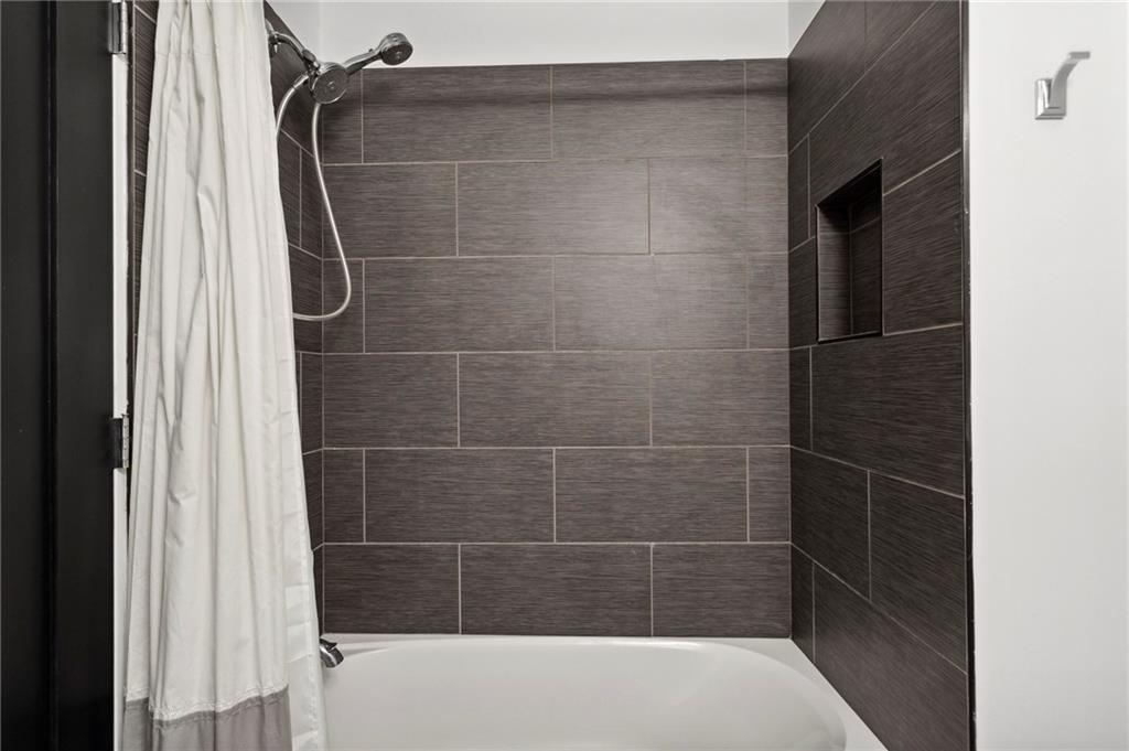 144 Sampson Street NE