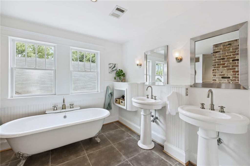 1229 McLendon Avenue NE