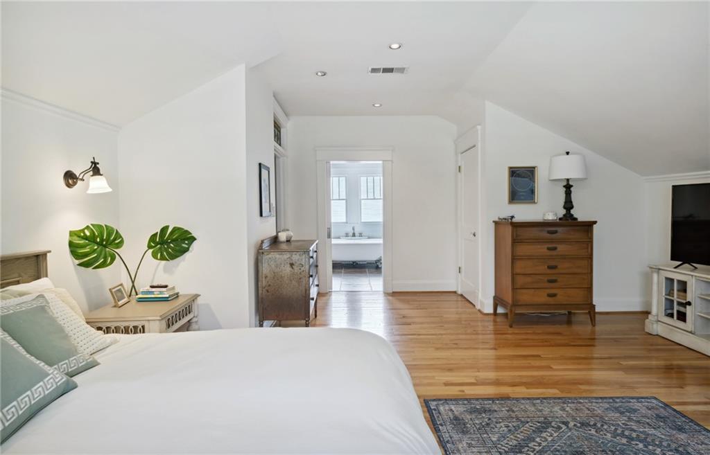 1229 McLendon Avenue NE