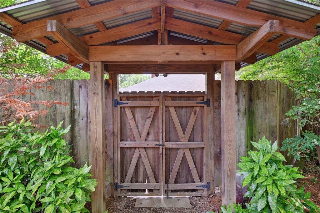 1229 McLendon Avenue NE