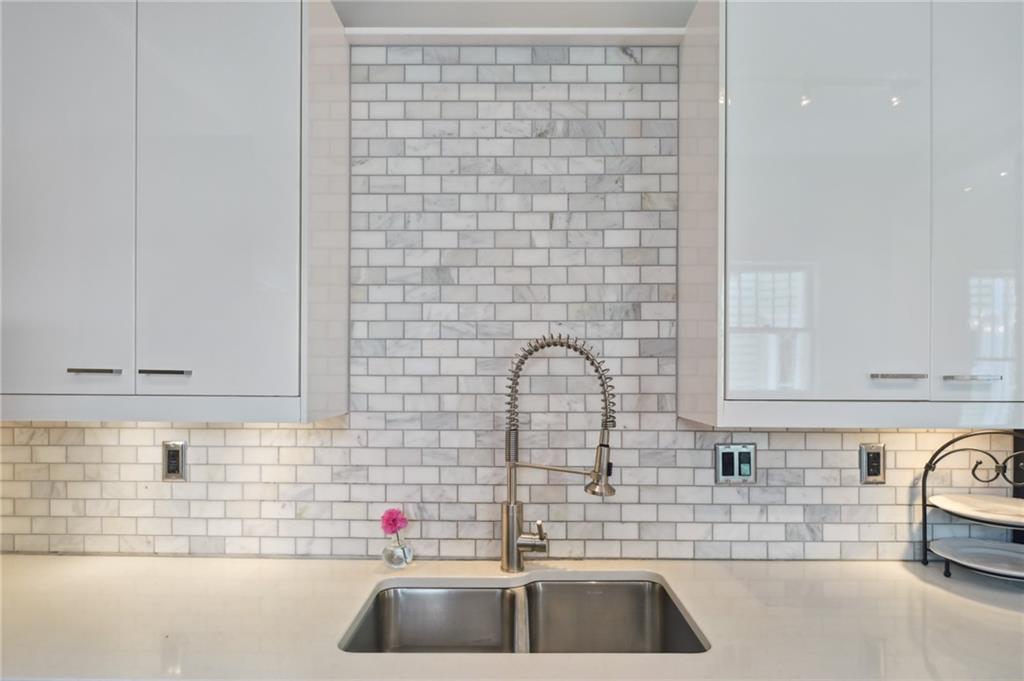 1229 McLendon Avenue NE