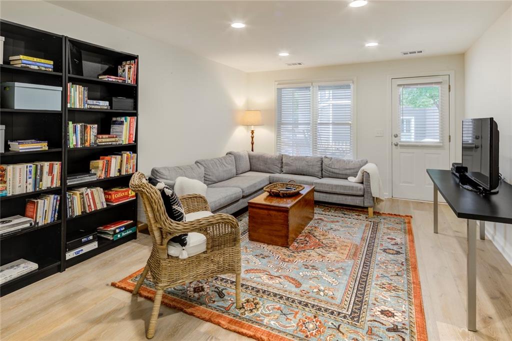 1564 Gilstrap Lane NW