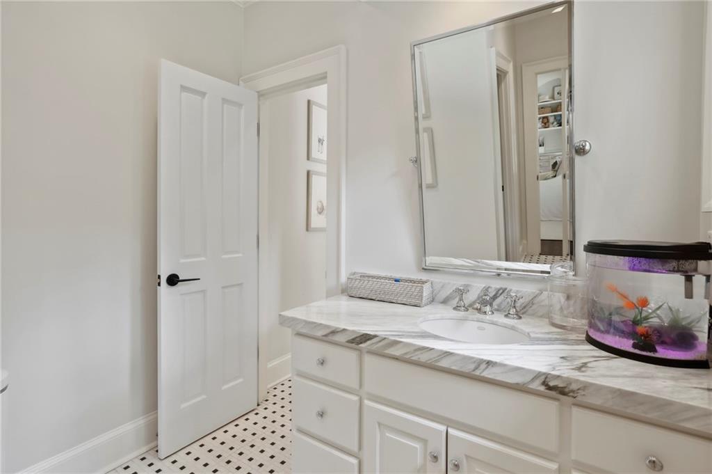 3008 Habersham Way NW