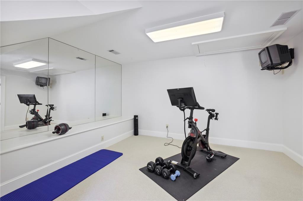 3008 Habersham Way NW