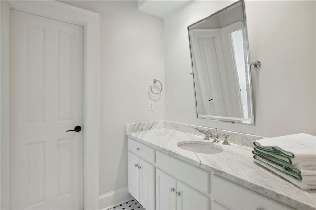 3008 Habersham Way NW