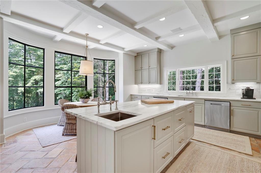 3008 Habersham Way NW