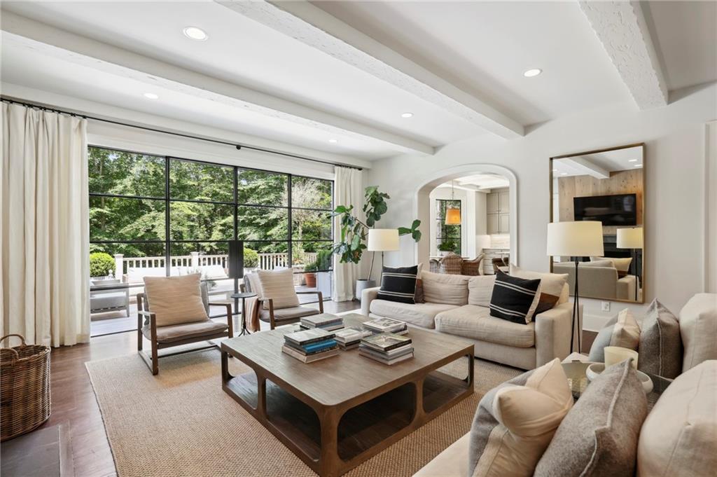 3008 Habersham Way NW