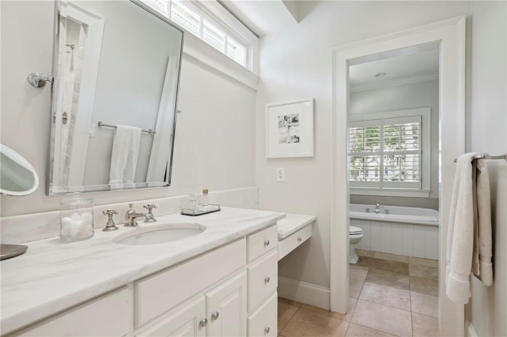 3008 Habersham Way NW