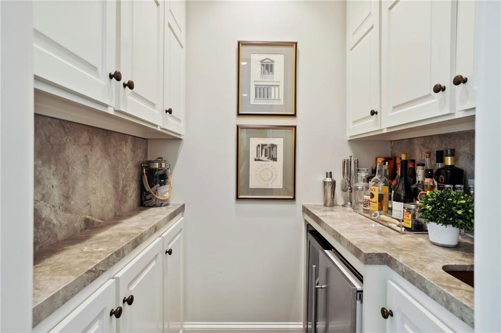 3008 Habersham Way NW