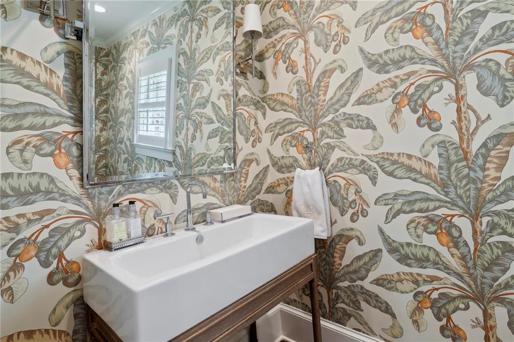 3008 Habersham Way NW