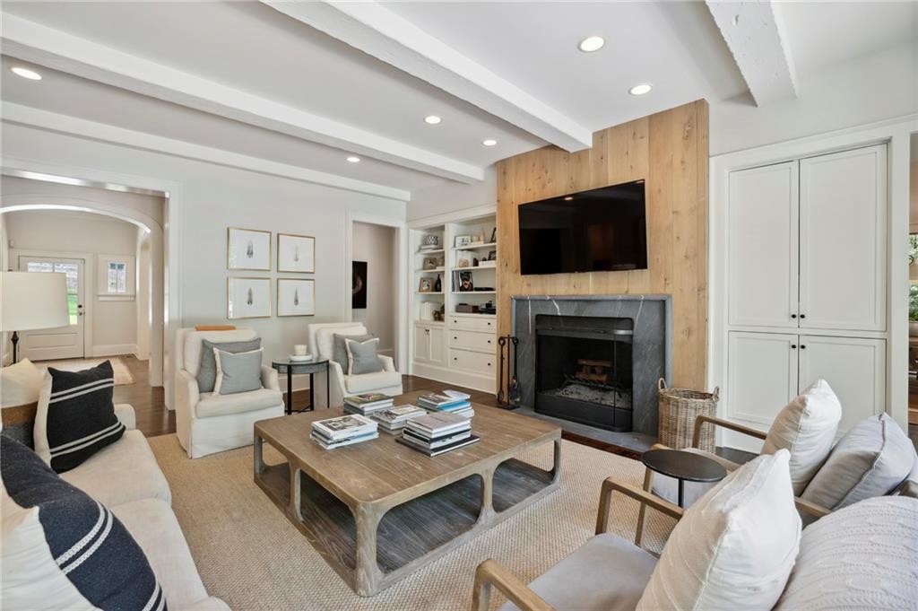 3008 Habersham Way NW