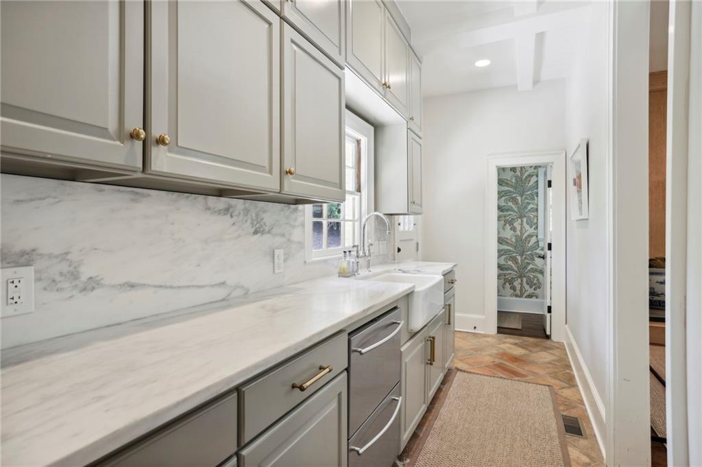 3008 Habersham Way NW