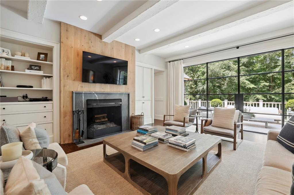 3008 Habersham Way NW