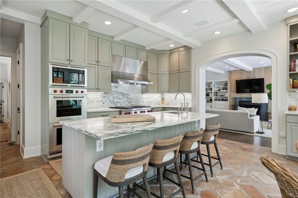 3008 Habersham Way NW