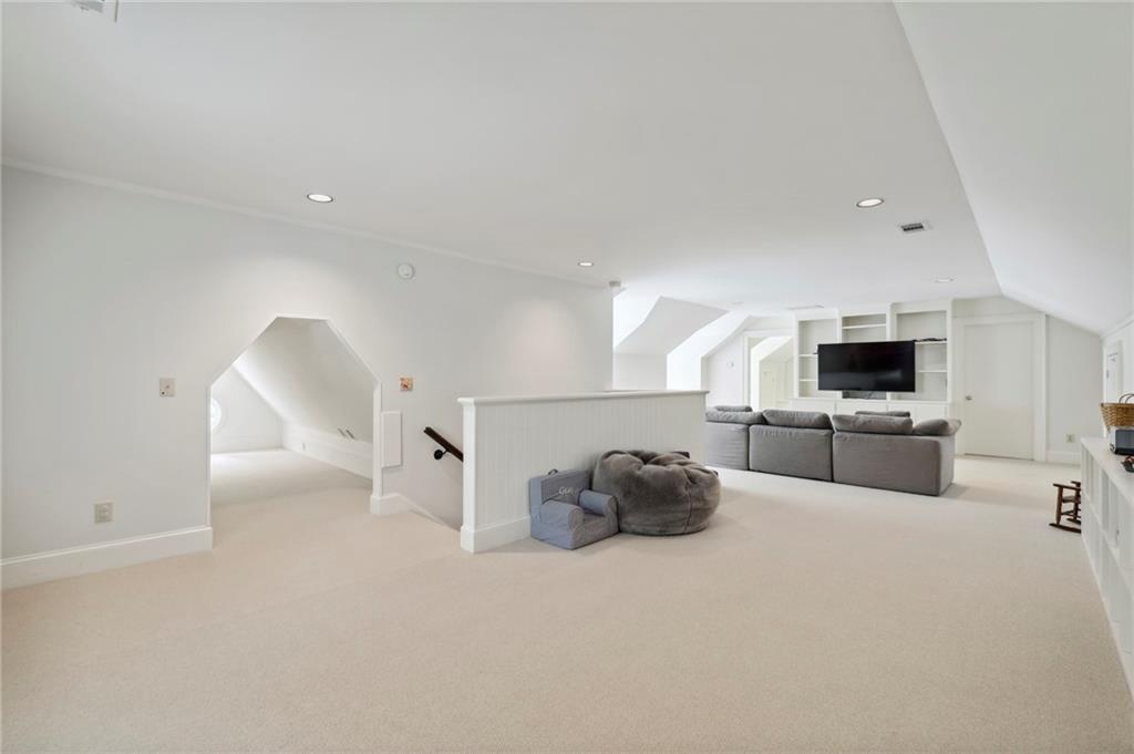 3008 Habersham Way NW