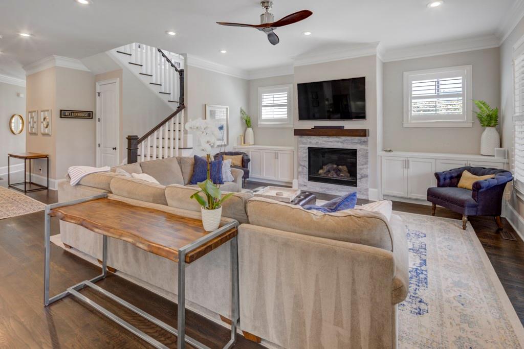 1039 Devine Circle NE