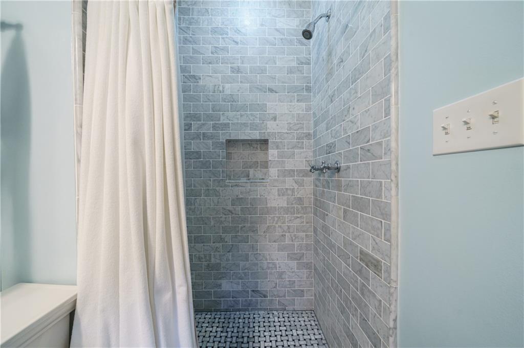 106 Huntington Road NE