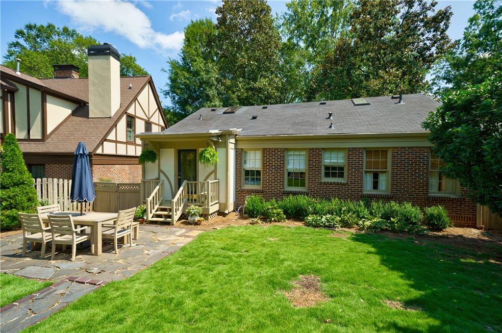 106 Huntington Road NE