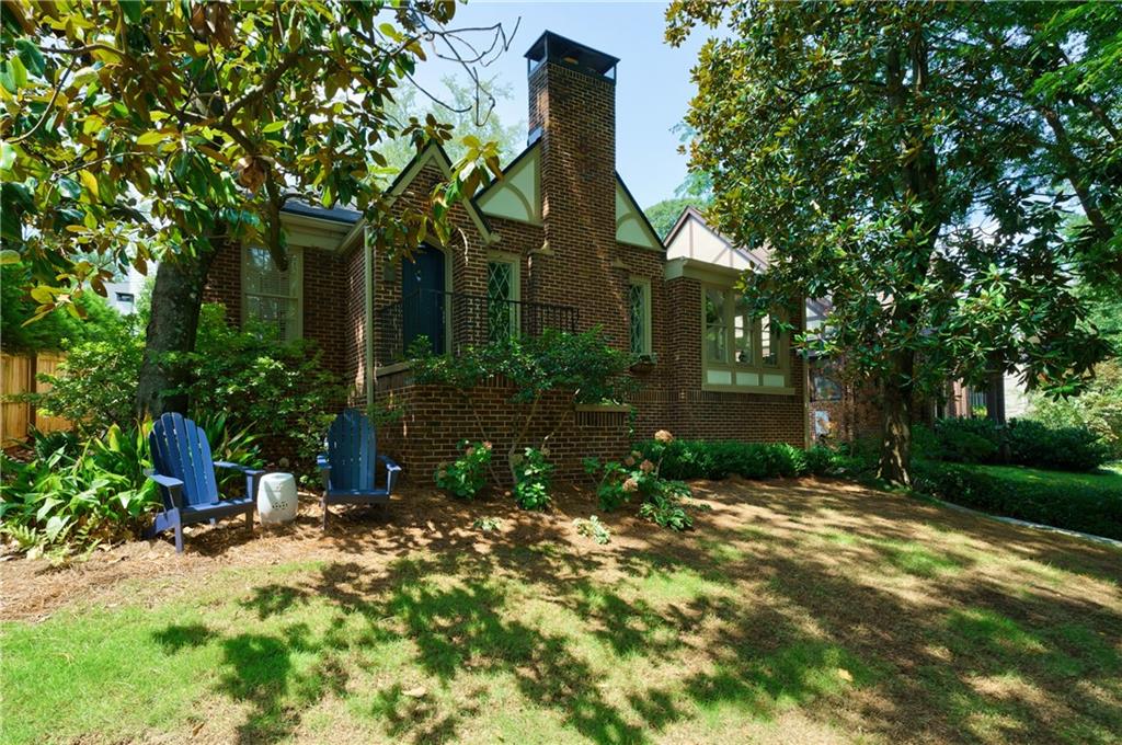 106 Huntington Road NE