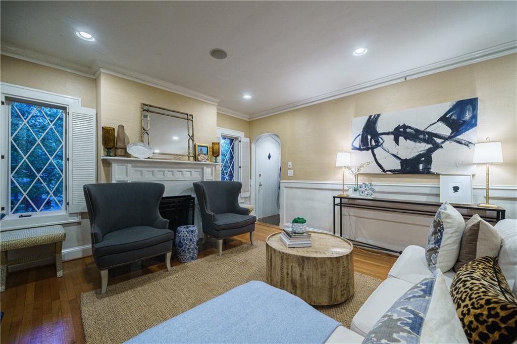 106 Huntington Road NE