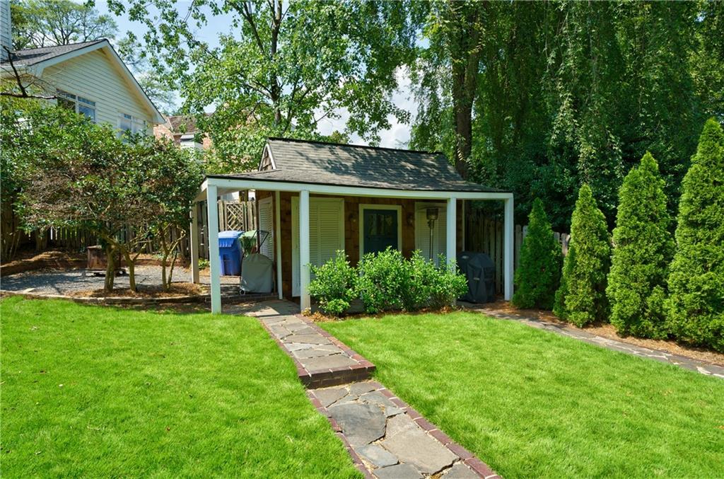 106 Huntington Road NE