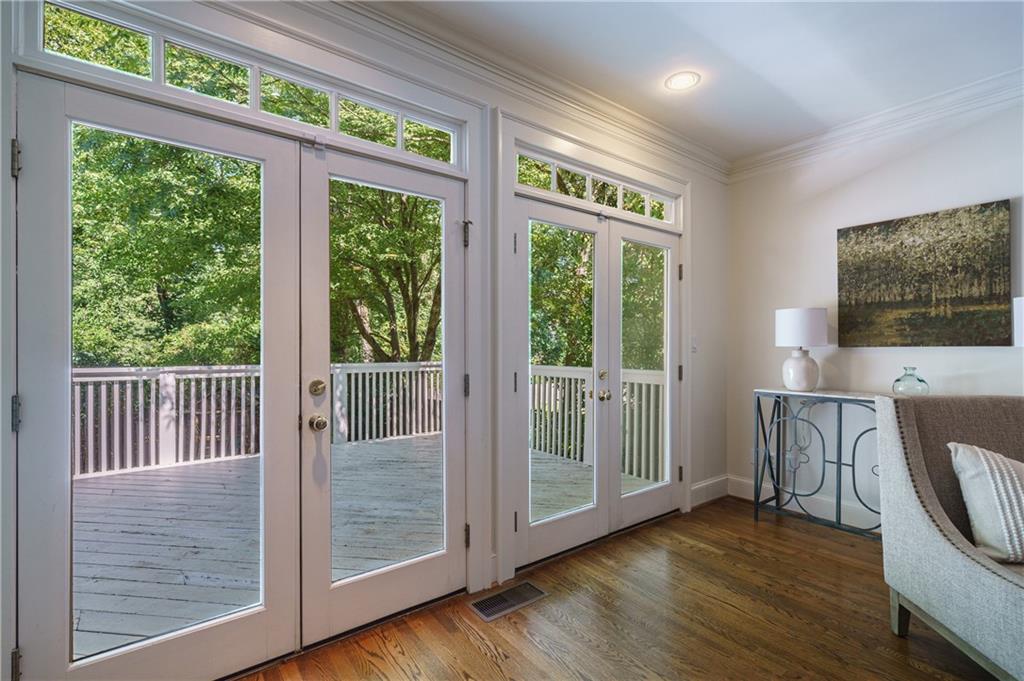 2121 Howell Mill Road NW