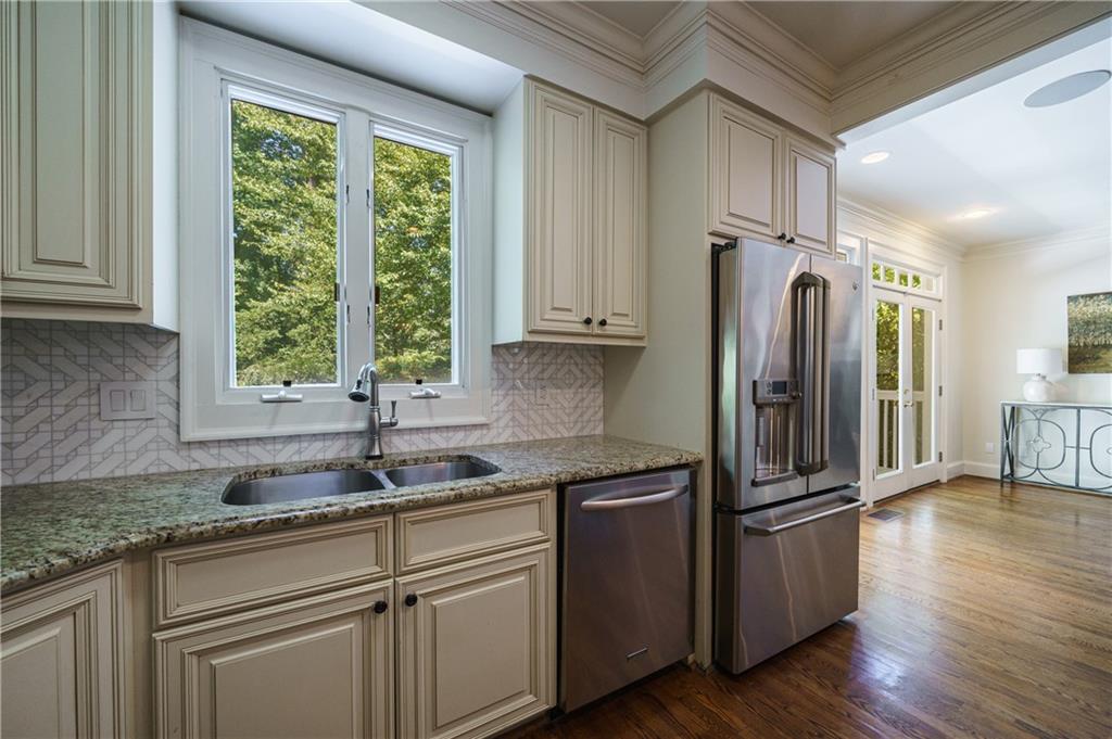 2121 Howell Mill Road NW