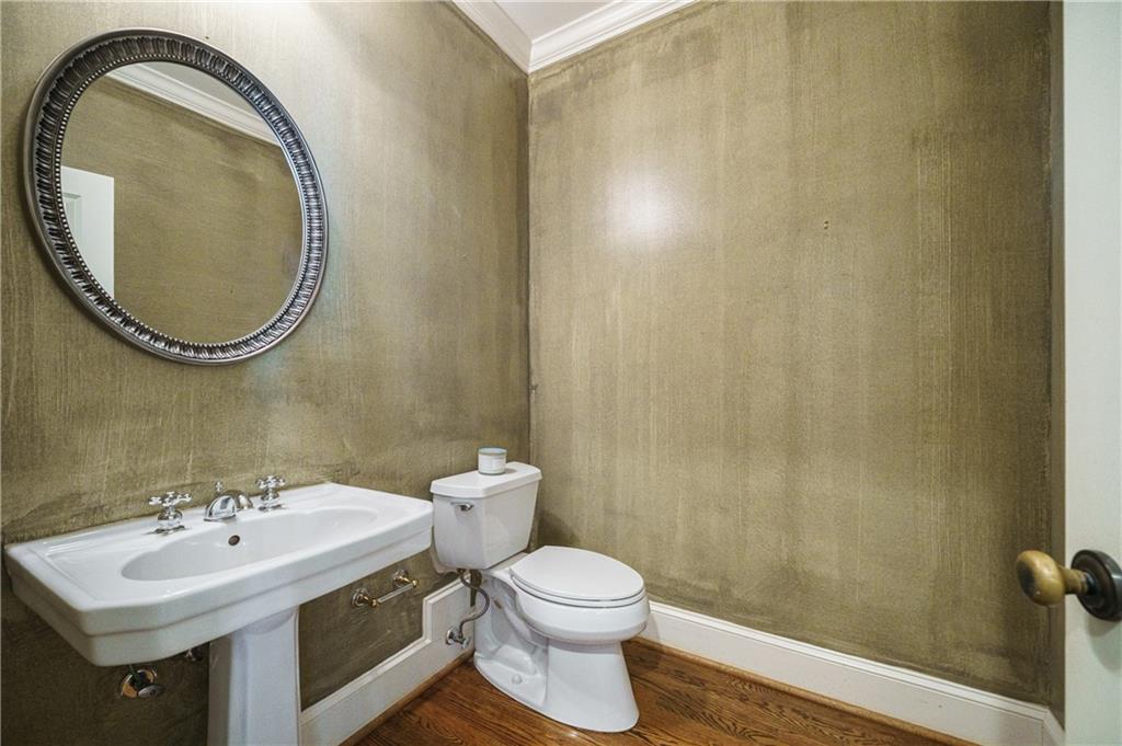 2121 Howell Mill Road NW