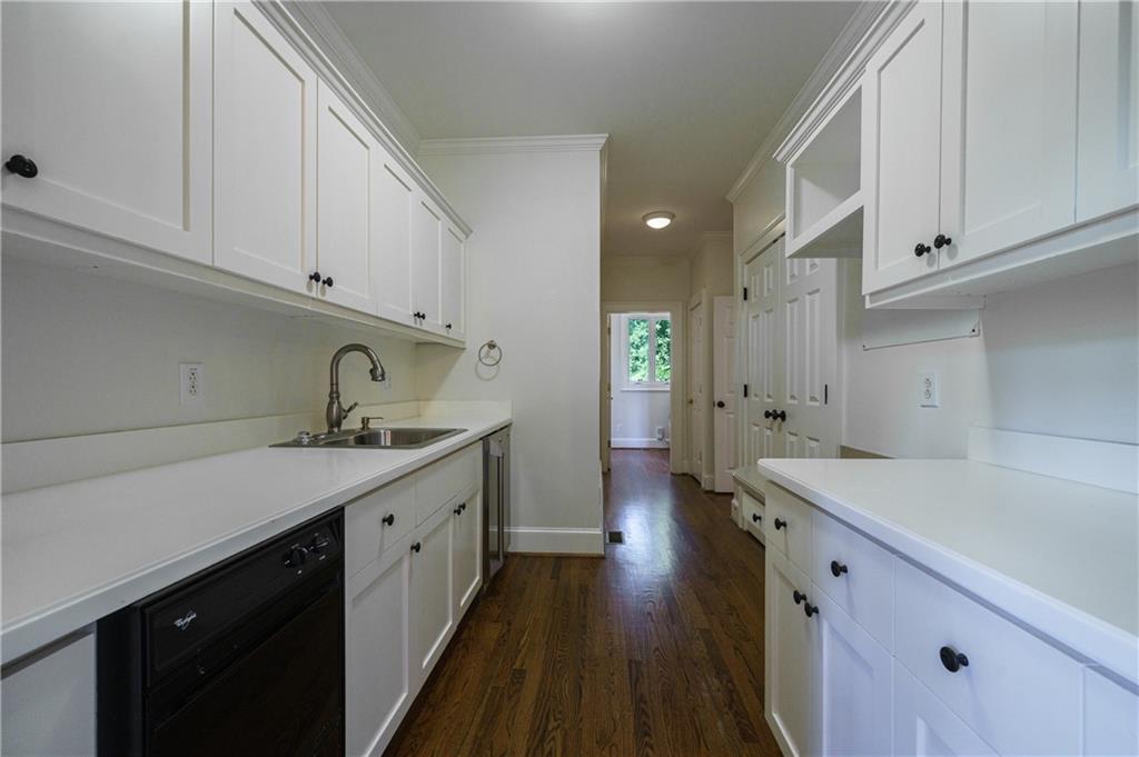 2121 Howell Mill Road NW