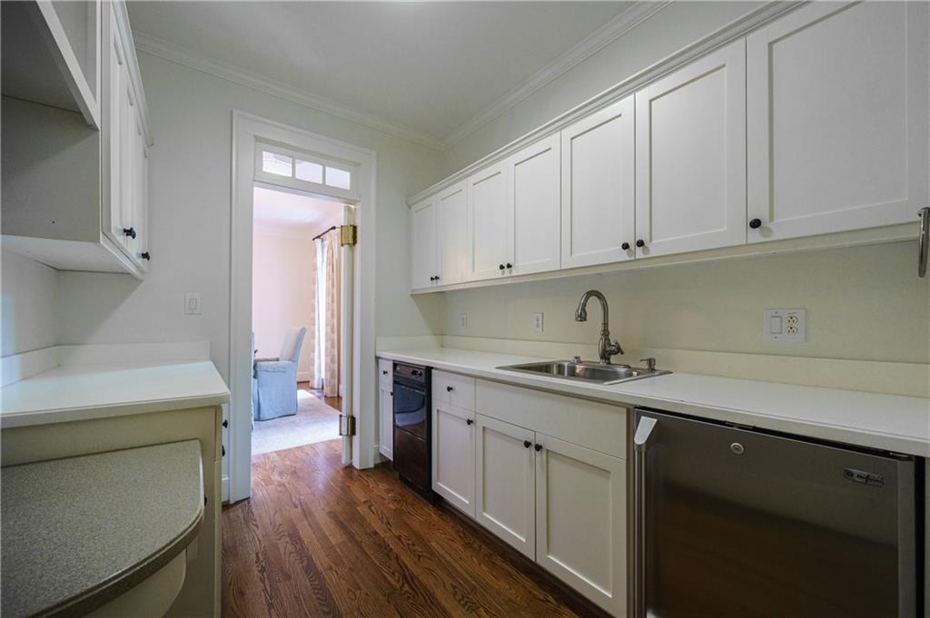 2121 Howell Mill Road NW