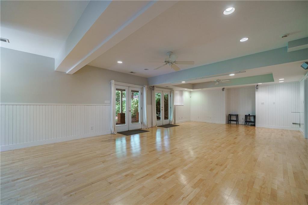 2121 Howell Mill Road NW