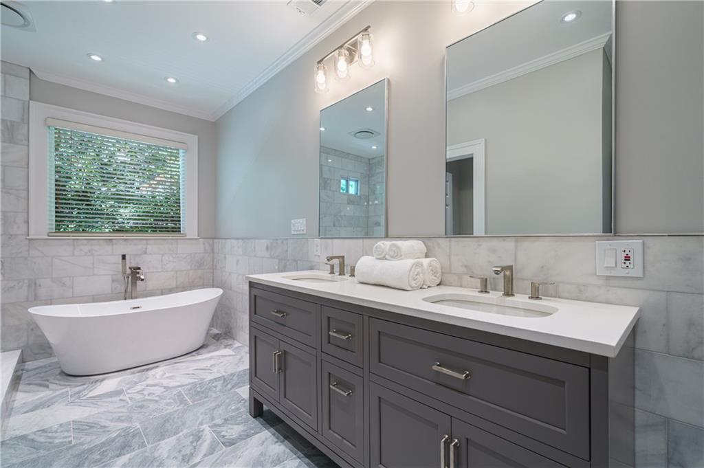 2121 Howell Mill Road NW