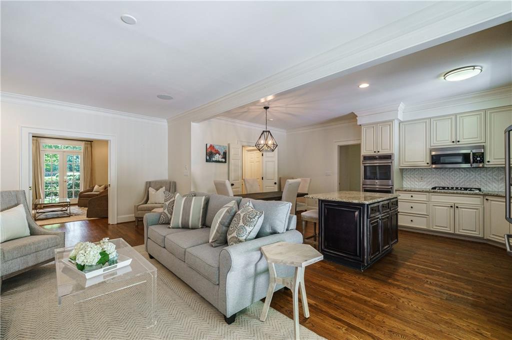 2121 Howell Mill Road NW