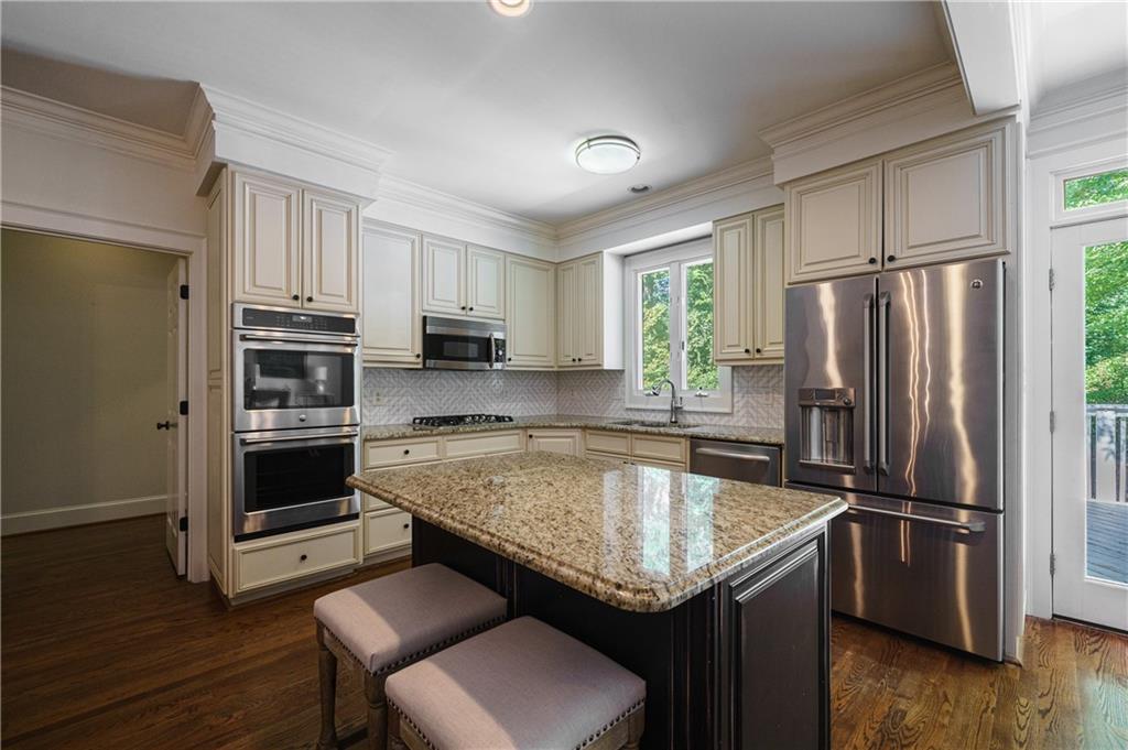 2121 Howell Mill Road NW