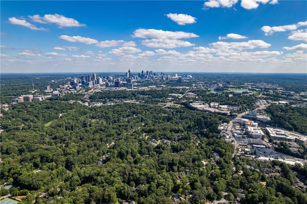 2121 Howell Mill Road NW