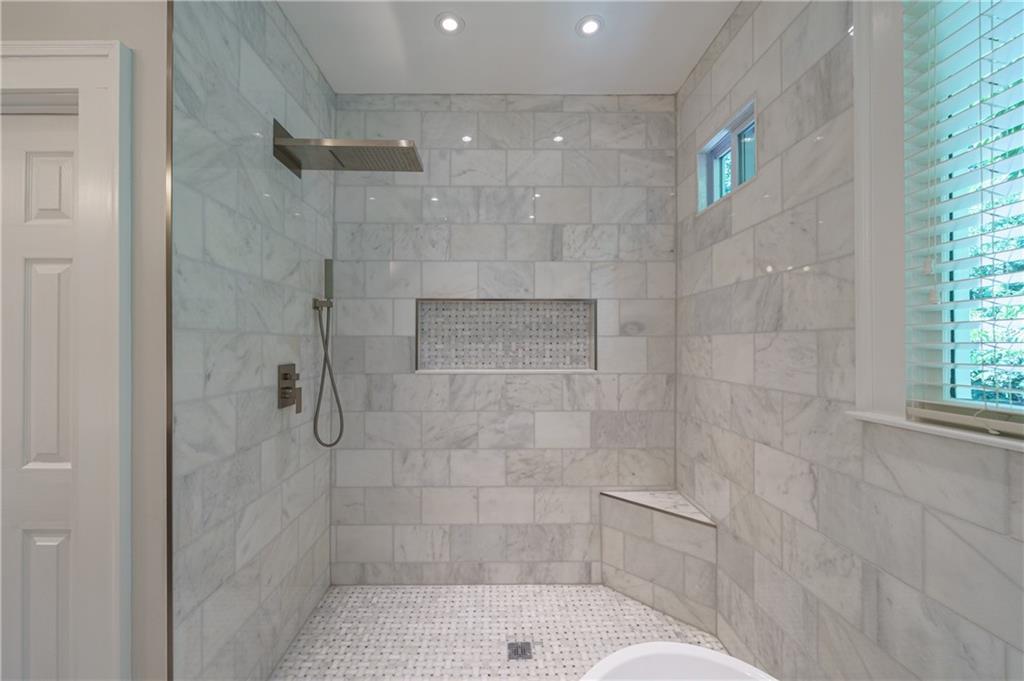 2121 Howell Mill Road NW