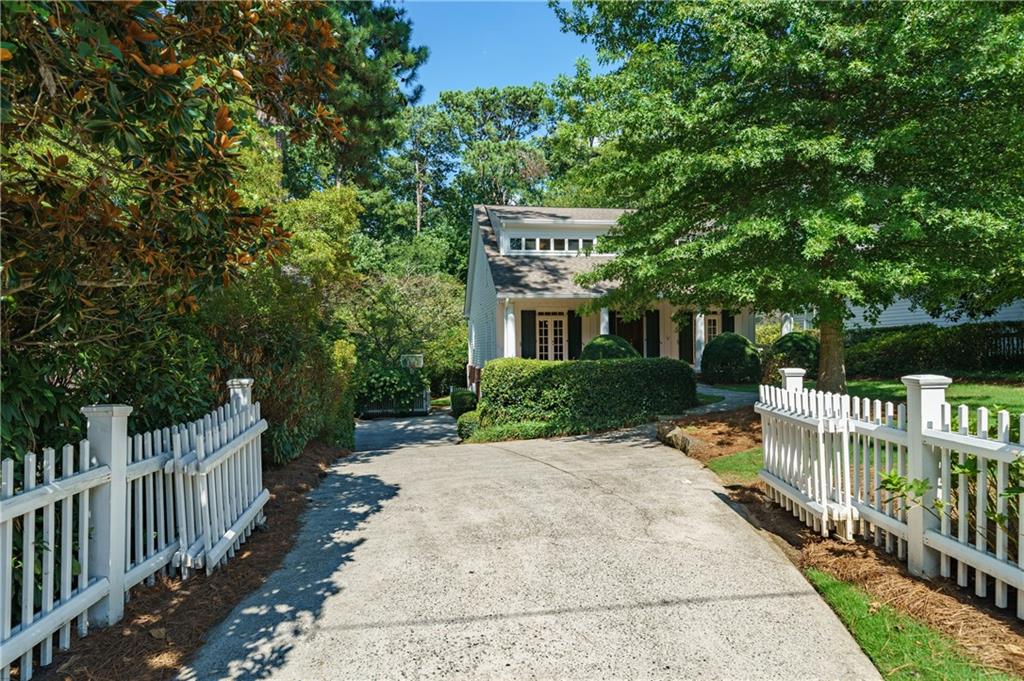 2121 Howell Mill Road NW