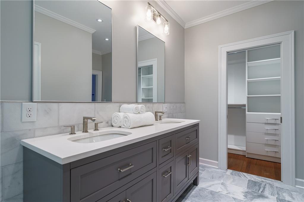 2121 Howell Mill Road NW