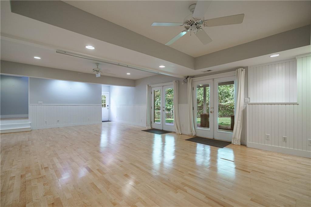 2121 Howell Mill Road NW