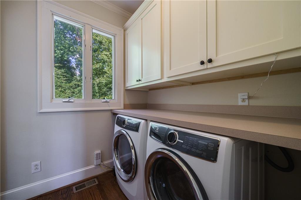 2121 Howell Mill Road NW