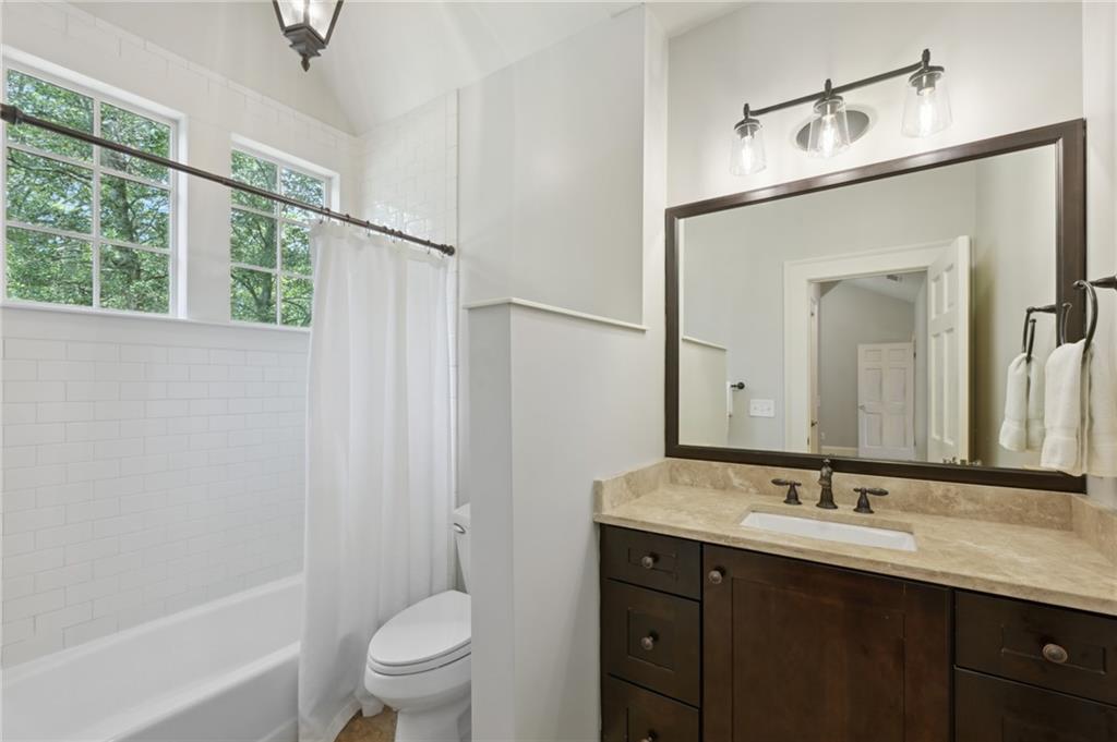 3553 Kingsboro Road NE